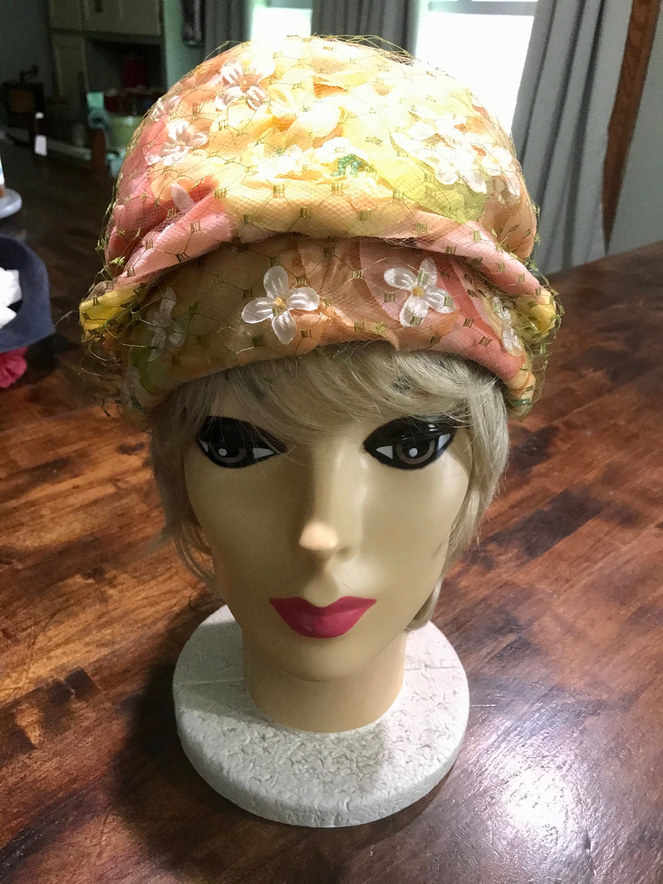 1950’s Amy New York Vintage Floral Pillbox Hat with Veil Amazing Condition Vintage Pill Box Hat Amy New York Black With Front Veil  main image 2