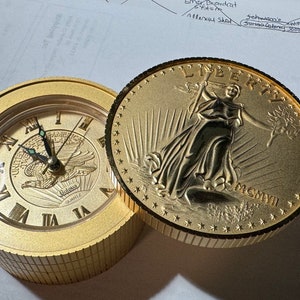 Bulova Quartz 20 Dollar Saint Gaudens Copy Gold Coin Stack Clock