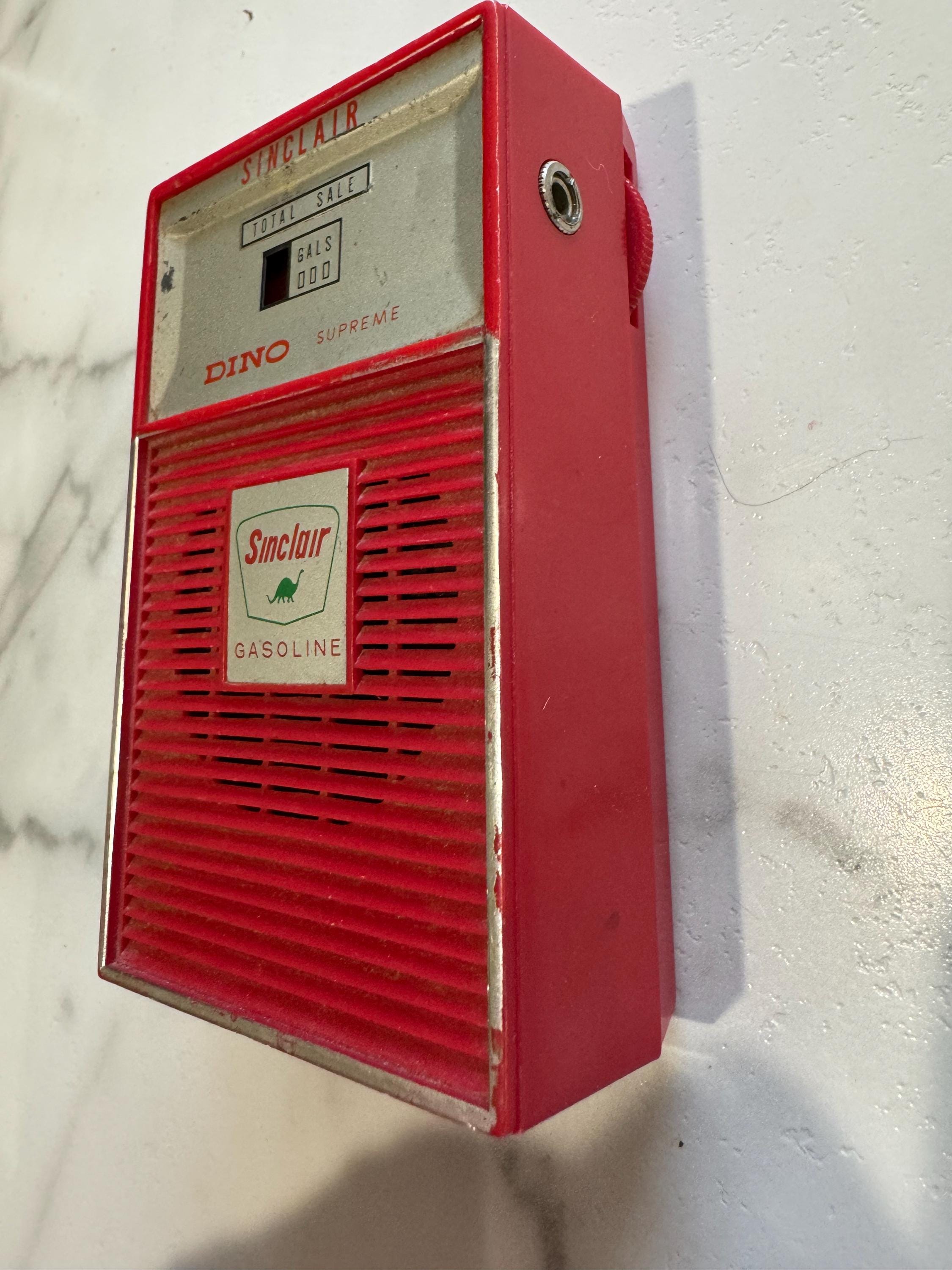 Vintage 1960's Dino Sinclair Gas Pump Transistor Radio 