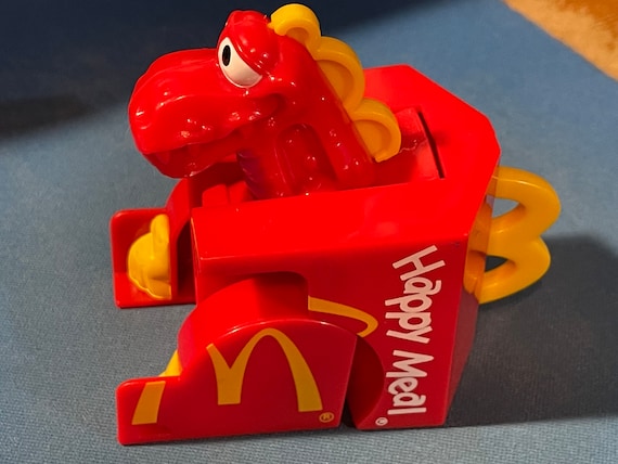 洋書 McDonald's Happy Meal Toys McDonald's® Happy Meal® Toys Around the World – Schifferbooks