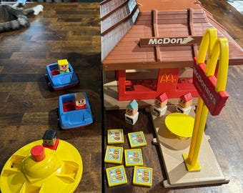 1974 McDonalds Playskool Restaurant and Lots of Accessories (No. 2A )Inventory