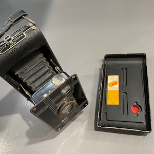 1935 Jiffy Kodak Six 20 Folding Camera Twinder Lens
