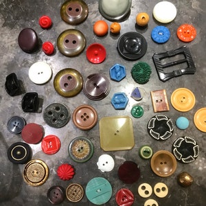 Vintage 1940&#39;s 1950&#39;s Buttons 2.9 lbs