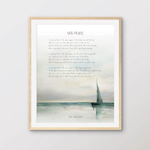 Puede incluir: Una pintura de acuarela de un velero en un mar tranquilo con un poema sobre la fiebre del mar impreso en la página. El poema dice: "Tengo que volver al mar, al mar solitario y al cielo..."