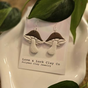 Bruine paddestoeloorbellen - oorbellen van polymeerklei - Cottagecore-oorbellen