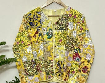 Giacca trapuntata patchwork gialla: cappotto reversibile in cotone floreale fatto a mano