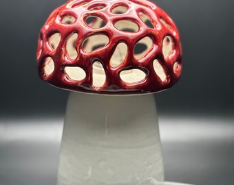 lámpara de setas roja y blanca de cerámica hecha a mano