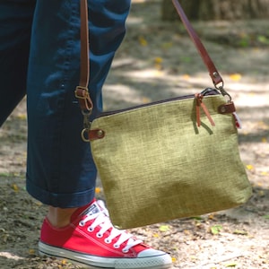 Petit sac, Sac bandoulière, Sac zippé, Sac vert olive, Mini sac, Sac à poignée réglable, Sac en tissu.