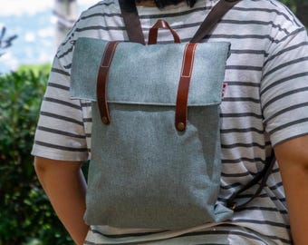 布と革のバックパック｜カジュアルで都会的なバックパック｜女性用デイリーバックパック｜彼女へのギフトに最適なバックパック｜ブルーのバックパック。