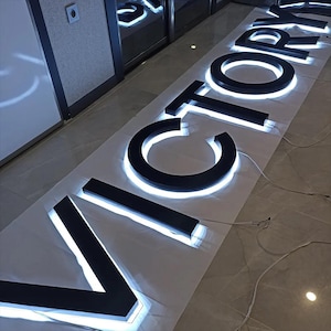 Letrero con letras de canal retroiluminadas personalizado: Letrero iluminado en 3D para nombre de negocio, para escaparates, marca interior y exterior, y letrero comercial de estudio.