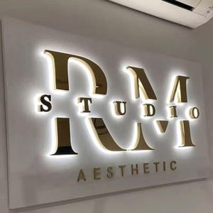 Letrero con logotipo retroiluminado personalizado, letrero comercial de estudio, letrero de metal 3D, letrero de escaparate comercial, letrero LED personalizado, letrero comercial personalizado, tienda