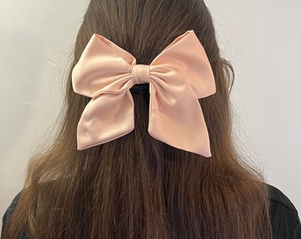 Jade - Barrette nœud en satin de coton rose upcyclé fabriquée à la main en France