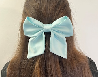 Océane - Barrette nœud en satin de coton bleu upcyclé fabriquée à la main en France