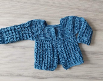 Cardigan realizzato a mano all'uncinetto per neonato, ideale come regalo per il baby shower