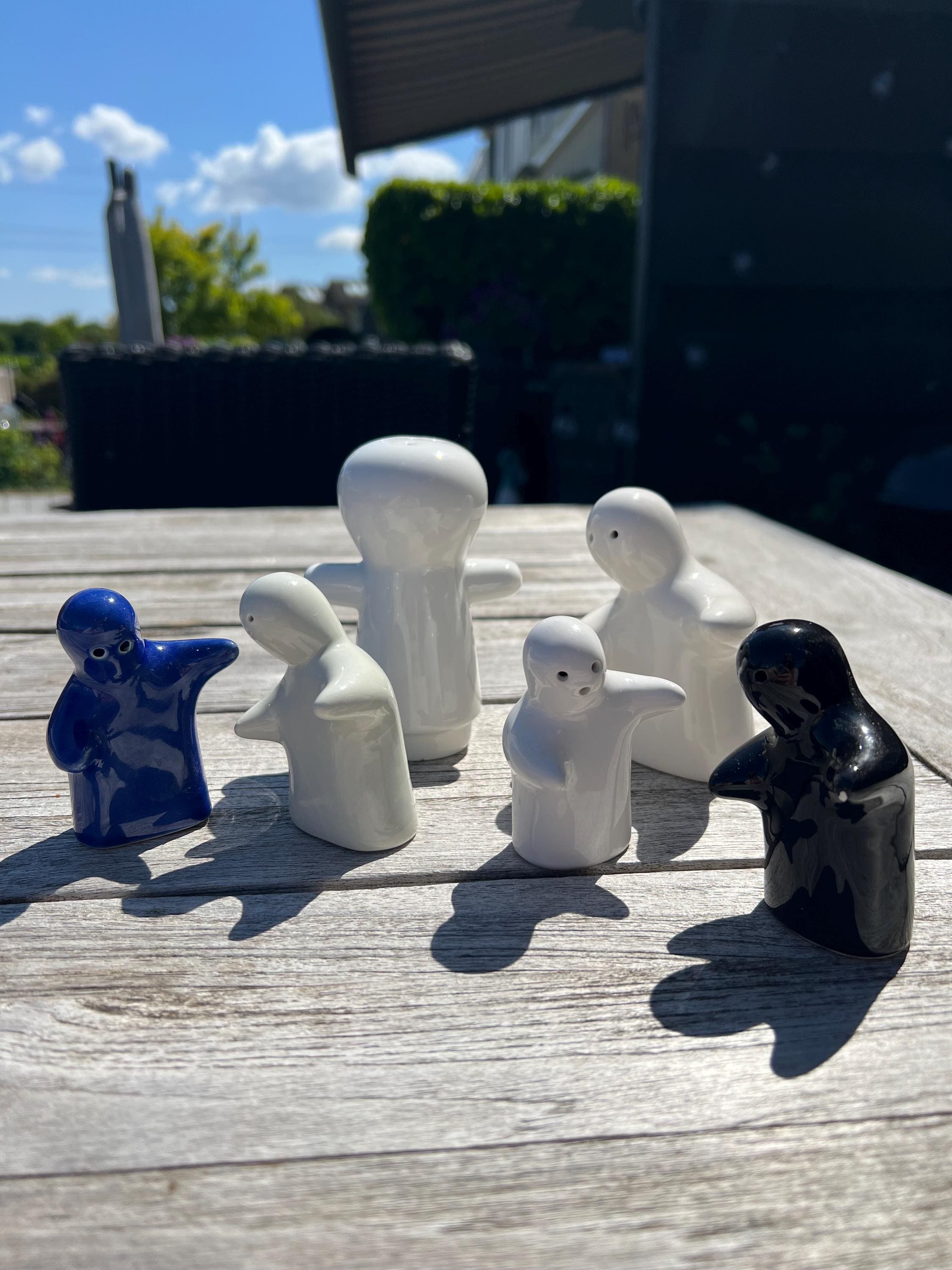 Vintage Hugging Salt and Pepper Shakers Black and White - Etsy