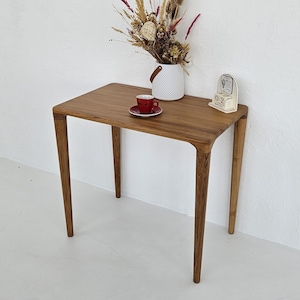 Moderner Esstisch aus Massivholz mit konischen Beinen | Handgefertigter minimalistischer Küchen- und Esstisch | Skandinavisches Design der Mitte des 20. Jahrhunderts