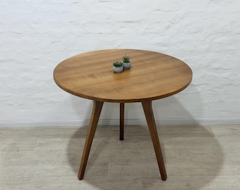 Vintage Round Dining Table – Solid Wood Oak – 3 Leg Rustic