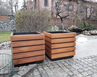 Wooden Planter with Slatted Design & Metal Core – Rustic Modern Outdoor Pot – Handmade Garden and Patio Decor with Natural Wood Finish