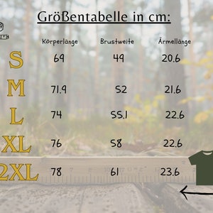 Größentabelle für das angebotene T-Shirt.
Linke Seite: Größen von S-2XL
Die Tabelle ist in Körperlänge, Brustweite und Ärmellänge aufgeteilt. Die Angaben sind in cm aufgelistet.