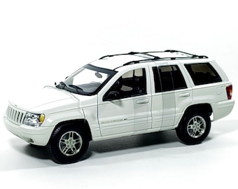 Jeep Grand Cherokee 4.7 V8 WJ 4X4 White 1999 1:18 Autoart #74011