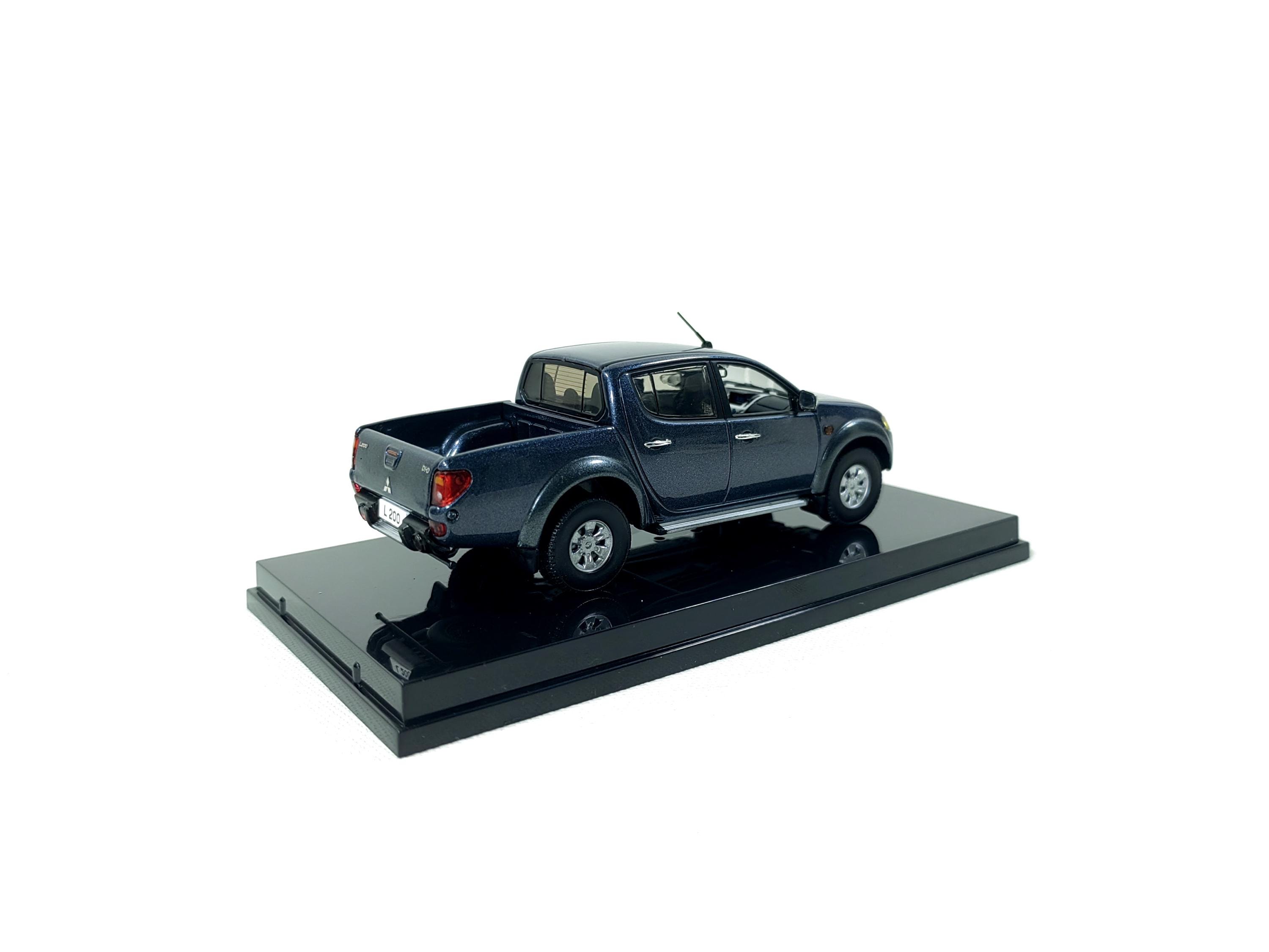 Mitsubishi L200 Warrior Diecast Model Truck, Grey 1:43 Dealer