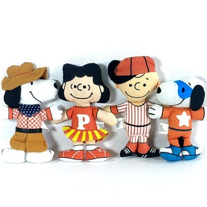 Vintage Peanuts-dockor: 1950-talets cheerleader Lucy, Cowboy Snoopy, Music Man Charlie Brown