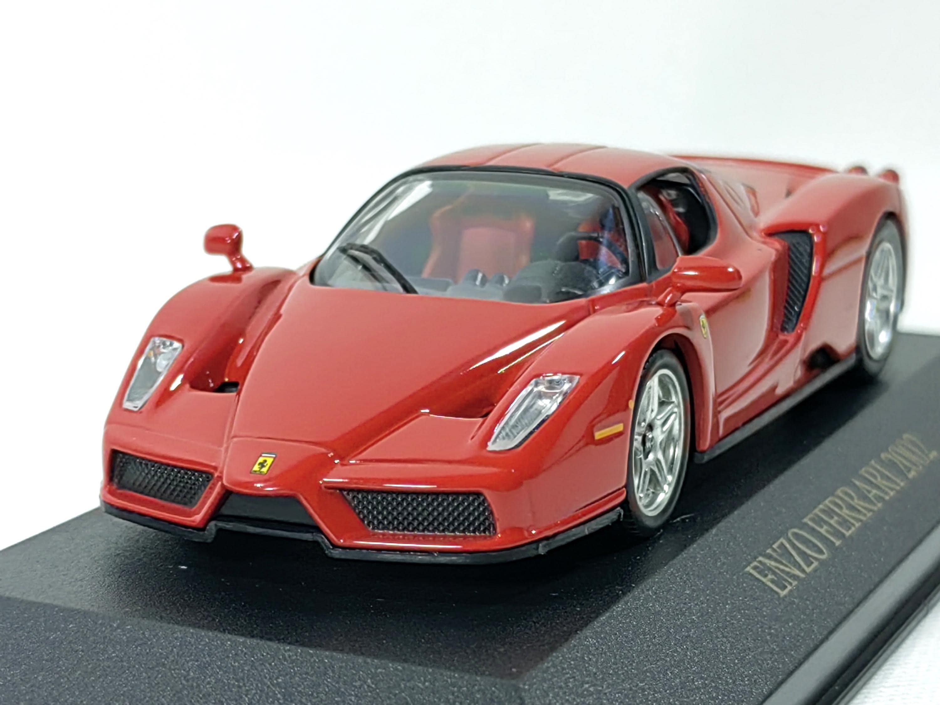 エンツォ フェラーリ レッド 2002 1:43 IXO #FER001 ミニチュア