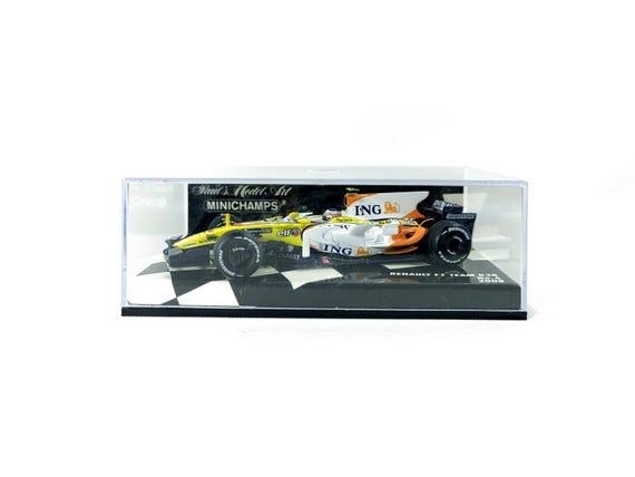 Renault R28 F1 Minichamps 1:43 Diecast Car - Nelson Piquet 2008
