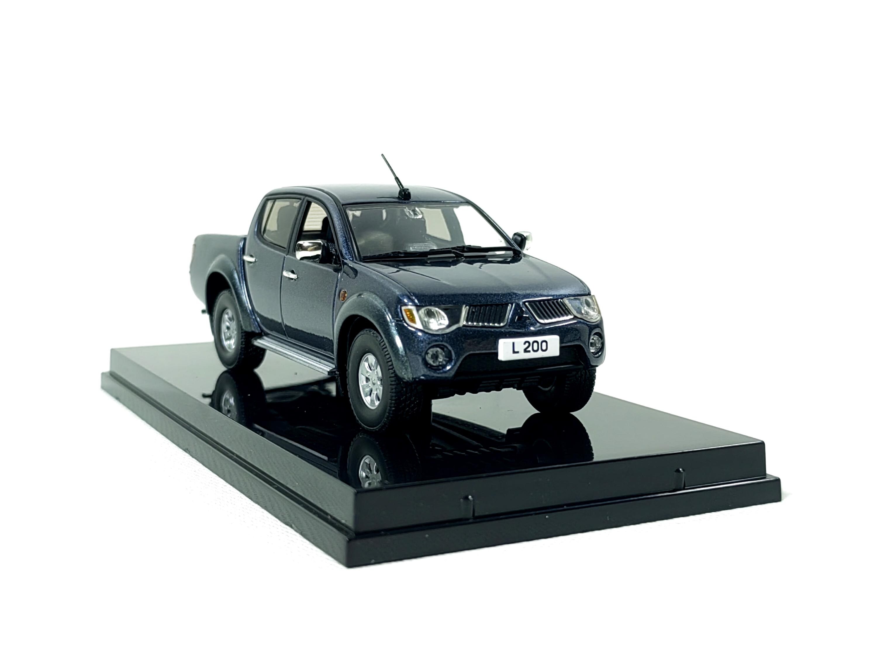 三菱 L200 Sportero ミニカー 1/43 Mitsubishi L200 Warrior Diecast Model Truck, Grey 1:43 Dealer