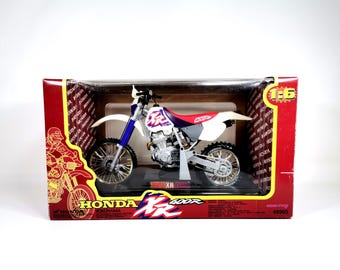 Miniature Honda CBR 929RR 2001 Model Kit in Red | New Ray 1