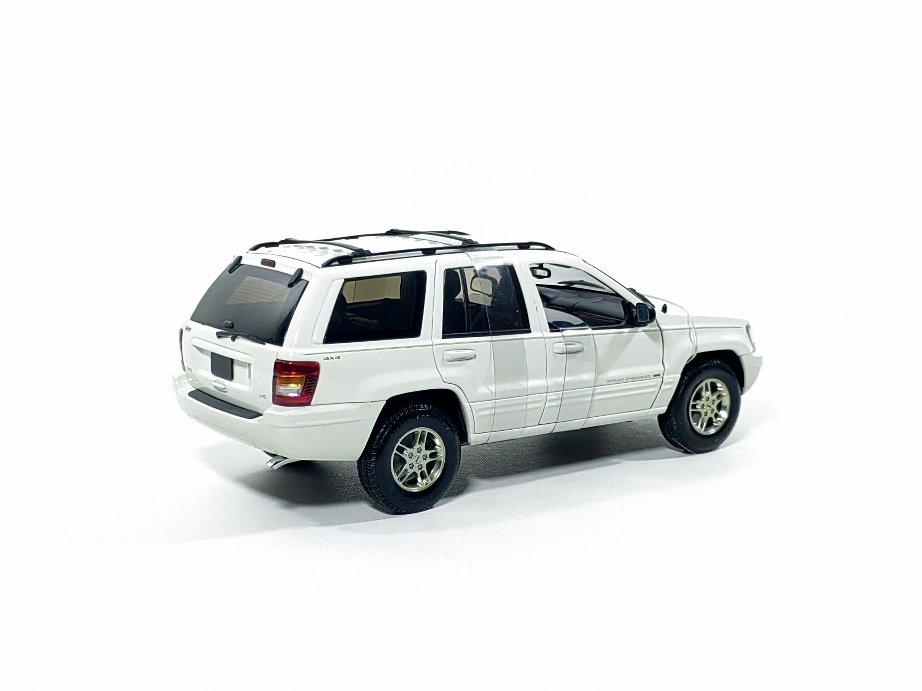 Jeep Grand Cherokee 4.7 V8 WJ 4X4 White 1999 1:18 Autoart #74011
