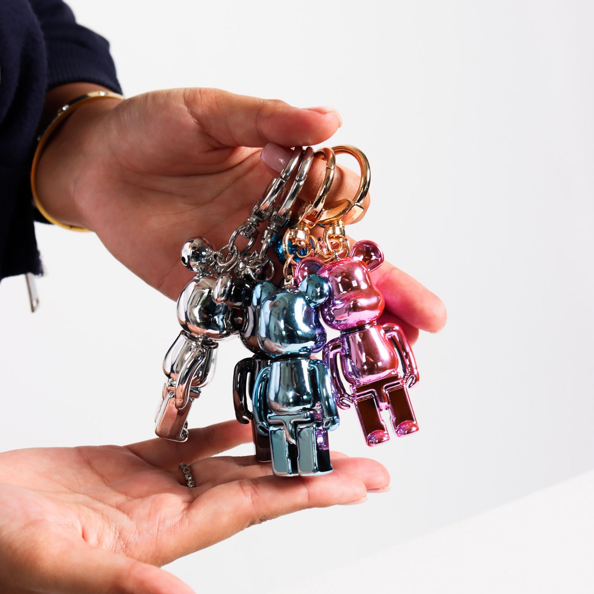 KAWS キーホルダー PASSING THROUGH Key Chain KAWS キーホルダー PASSING THROUGH Key Chain