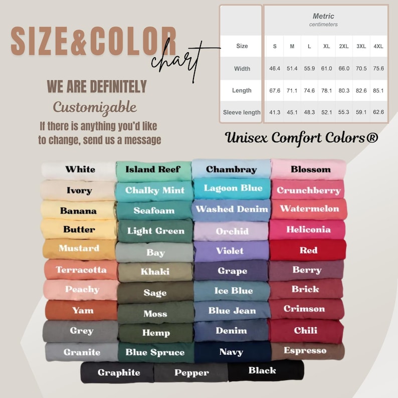 Op de afbeelding: Een kleurenkaart voor aanpasbare kleding, met een breed scala aan kleuren zoals wit, zwart en marineblauw. De kaart bevat maatvoeringen in centimeters, van S tot 4XL, en de tekst "Unisex Comfort Colors&reg;".