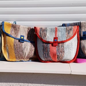 Petit sac à bandoulière avec bandoulière réglable pour porter à l'épaule ou en bandoulière, cadeau unisexe