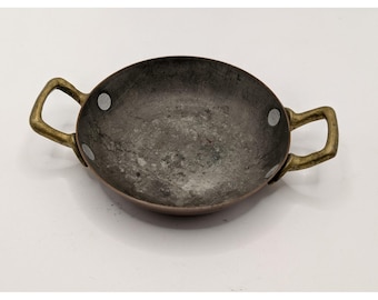 Frigideira vintage em miniatura de cobre com alças de latão, pequena frigideira decorativa de 8,9 cm (3,5 polegadas).