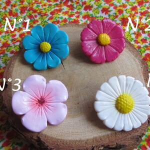 Flower brooches