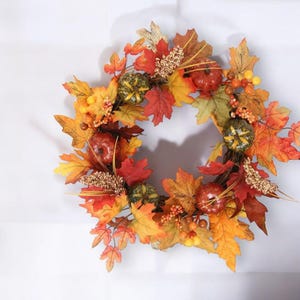 Halloween-Kürbiskranz, dekorativer Halloween-Türkranz, Herbstkranz, Kürbis-Ahornblattkranz, Halloweendekoration