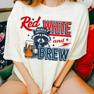 Rot, Weiß und Gebräu Png, lustiges Waschbär-Shirt, Bier am vierten Juli, Unabhängigkeitstag Png, Vaterländisches Bier Png-Design, wildes Merica Png