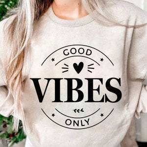 Good Vibes Only SVG, retro golvende tekst SVG, blij gezicht, hippie SVG, trendy shirt sublimatieontwerp, digitale ambachtelijke bestanden voor de Cricut/silhouet