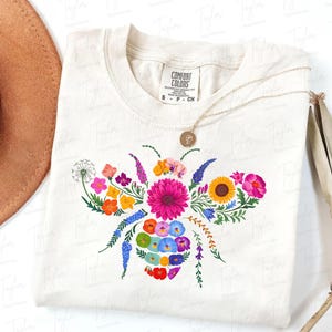Bee Wildflower PNG, Cute Honeybee Botanical Design, Summer Nature Sublimation, Beekeeper Gift, Bee Lover Shirt Digital Download