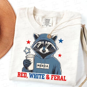Rouge blanc et sauvage Png, fête de l'indépendance Png, chemise drôle USA, chemise drôle de raton laveur, 4 juillet téléchargement numérique, Feral Merica Png café