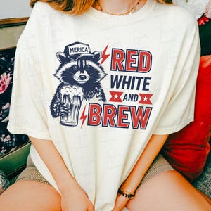 Rouge blanc et bière png, chemise raton laveur drôle, bière du 4 juillet png, fête de l'indépendance png, conception patriotique de bière png, sauvage merica png