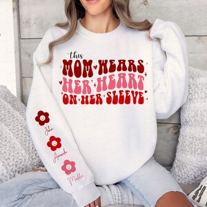 Cuore sulla manica Svg Png, Design manica, Mamma Svg, Mamma Png, Maglietta mamma Svg, Vita da mamma Png, Disegni a sublimazione, Felpa di tendenza Svg