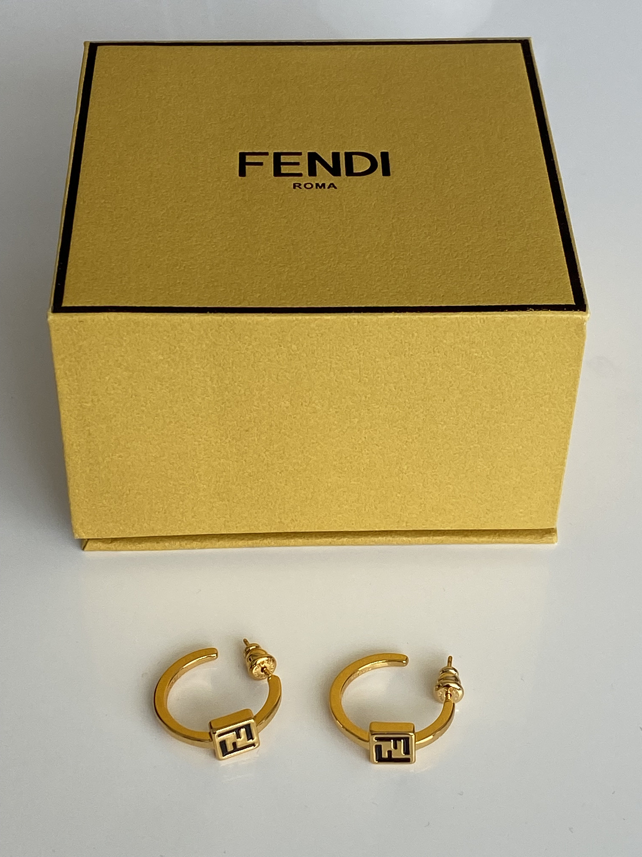 Fendi logo shop hoops