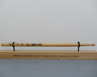 Personalizable drumstick holder made of oak wood drumstick display with optional wall mount