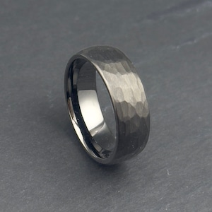 Gehamerde wolfraamring, wolfraam trouwring voor heren, 8 mm wolfraamring