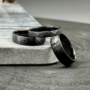 Zwarte gehamerde wolfraamring, elegante 8 mm zwarte wolfraamring voor hem, 4 mm dunne wolfraamband, 6 mm trouwring heren