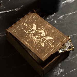 Tarot Kartenaufbewahrung, Mond Tarot Box, Holz Tarot Box, Affirmation Kartenbox, Witchy Geschenk, Orakel Karten Box, Tarot Deck Box, Tarot Liebhaber Geschenk