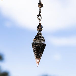 Handmade Crystal Pendulum, Natural Stone Chips Resin, Divination Dowsing Tool