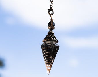 Handmade Crystal Pendulum, Natural Stone Chips Resin, Divination Dowsing Tool